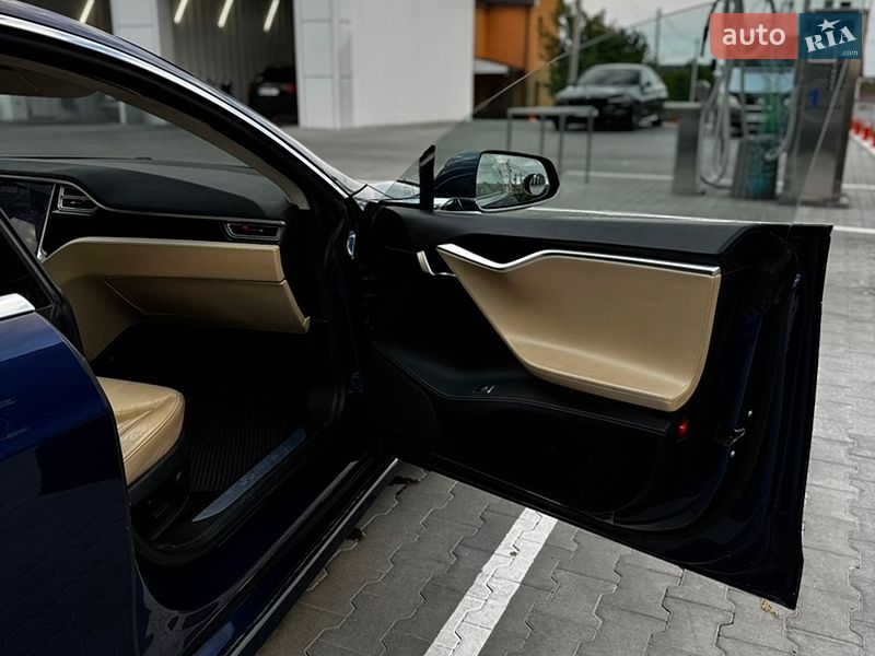 Лифтбек Tesla Model S 2016 в Виннице