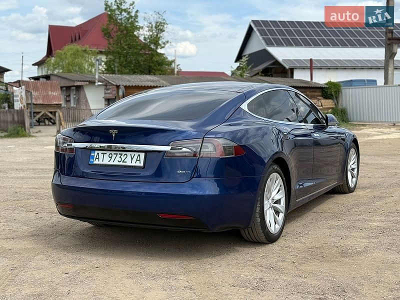 Лифтбек Tesla Model S 2017 в Ивано-Франковске