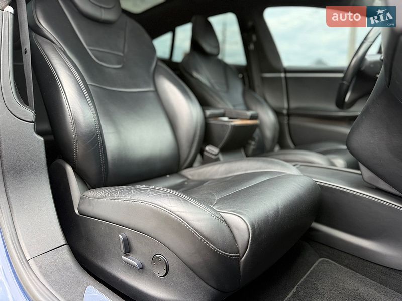 Лифтбек Tesla Model S 2017 в Ивано-Франковске