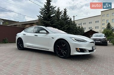 Лифтбек Tesla Model S 2018 в Василькове