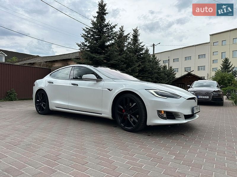 Лифтбек Tesla Model S 2018 в Василькове
