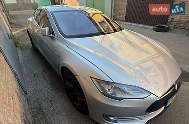 Лифтбек Tesla Model S 2015 в Киеве