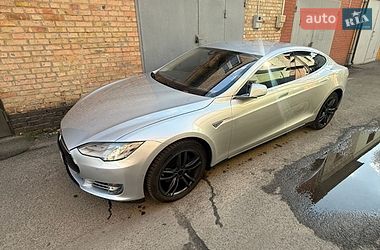 Лифтбек Tesla Model S 2015 в Киеве