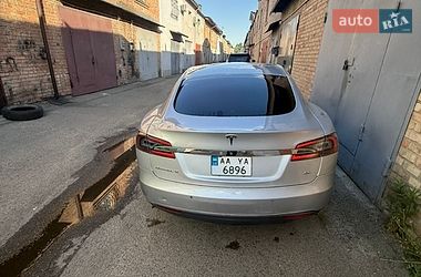 Лифтбек Tesla Model S 2015 в Киеве