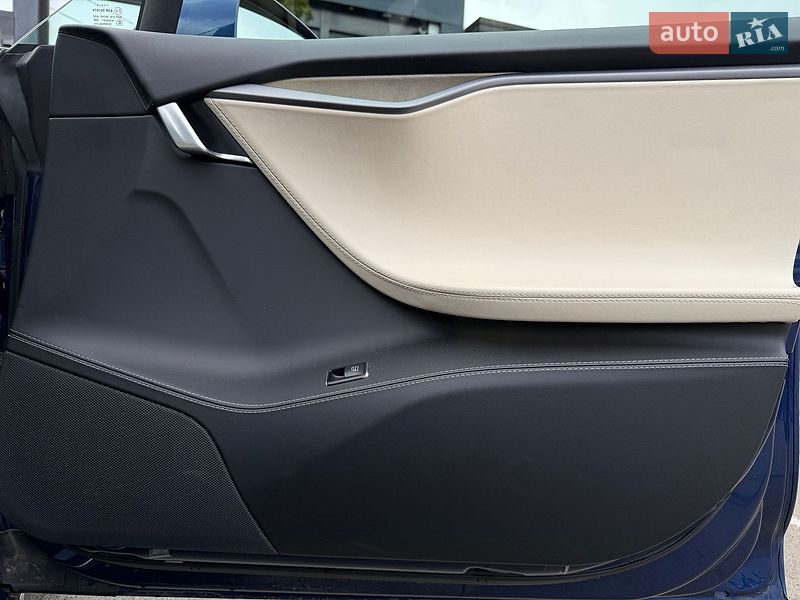 Ліфтбек Tesla Model S 2018 в Києві