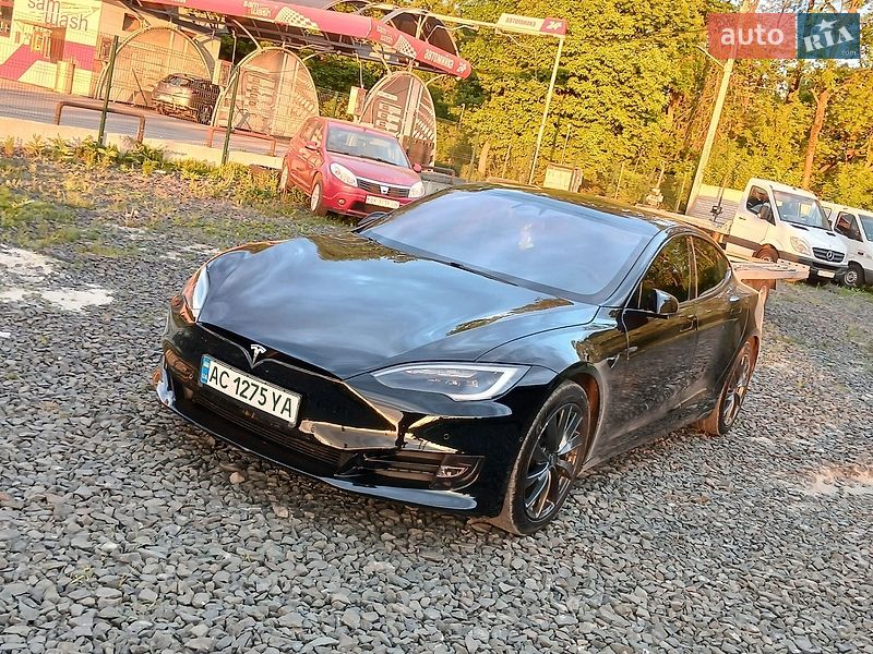 Ліфтбек Tesla Model S 2017 в Луцьку