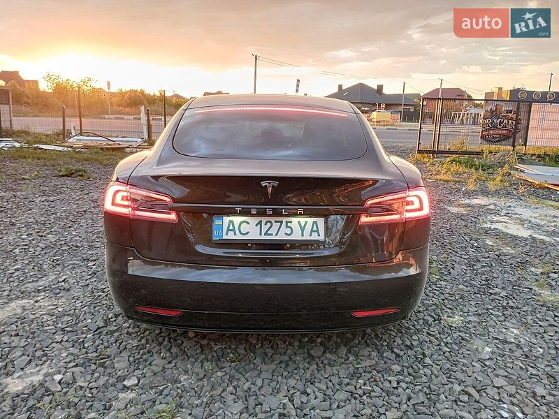 Ліфтбек Tesla Model S 2017 в Луцьку