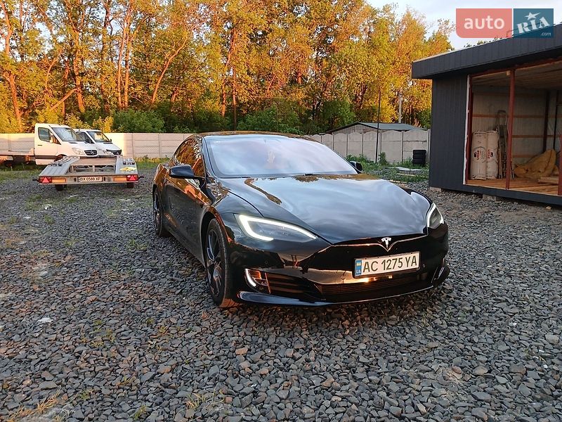 Ліфтбек Tesla Model S 2017 в Луцьку