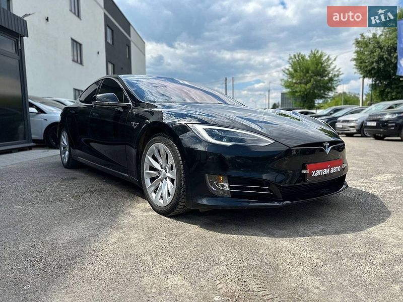 Лифтбек Tesla Model S 2017 в Виннице