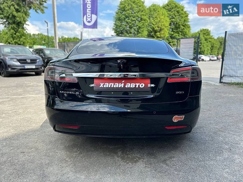 Лифтбек Tesla Model S 2017 в Виннице