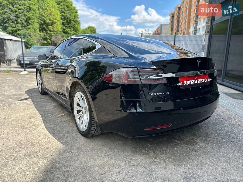 Лифтбек Tesla Model S 2017 в Виннице