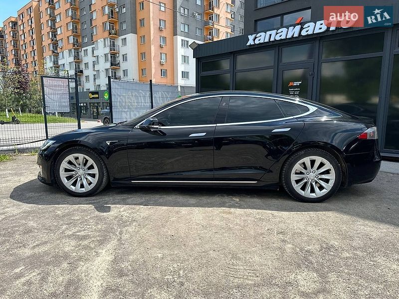 Лифтбек Tesla Model S 2017 в Виннице
