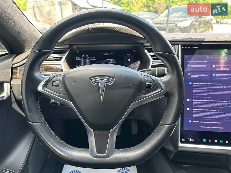 Лифтбек Tesla Model S 2017 в Виннице