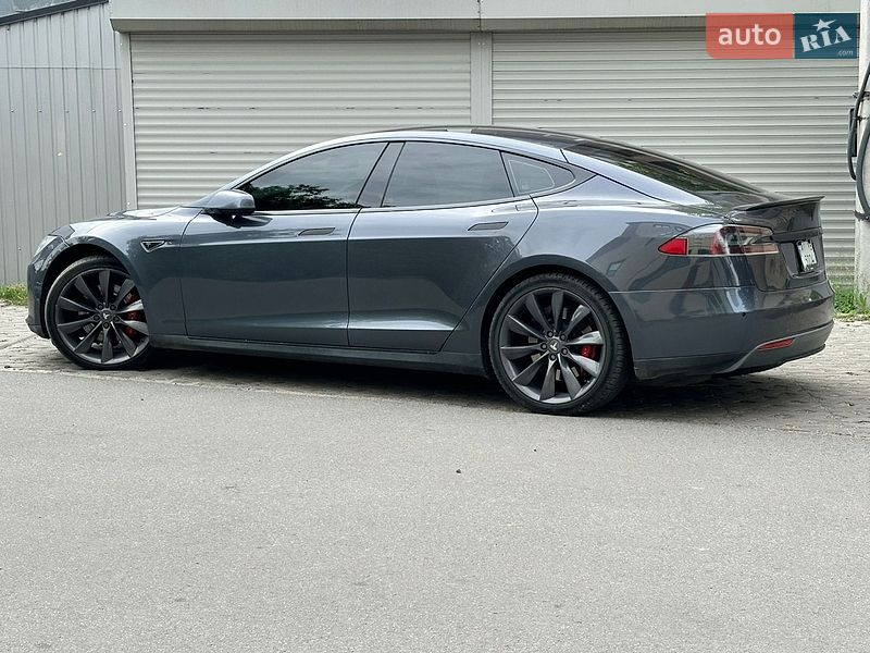 Лифтбек Tesla Model S 2014 в Вышгороде
