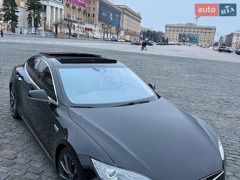 Лифтбек Tesla Model S 2015 в Харькове