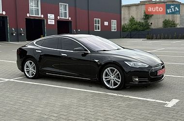 Ліфтбек Tesla Model S 2013 в Дубні