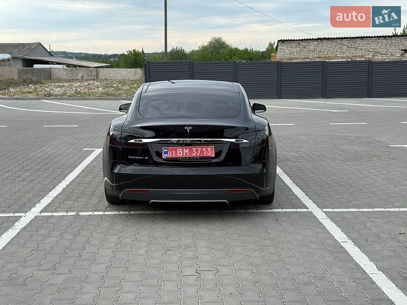 Ліфтбек Tesla Model S 2013 в Дубні
