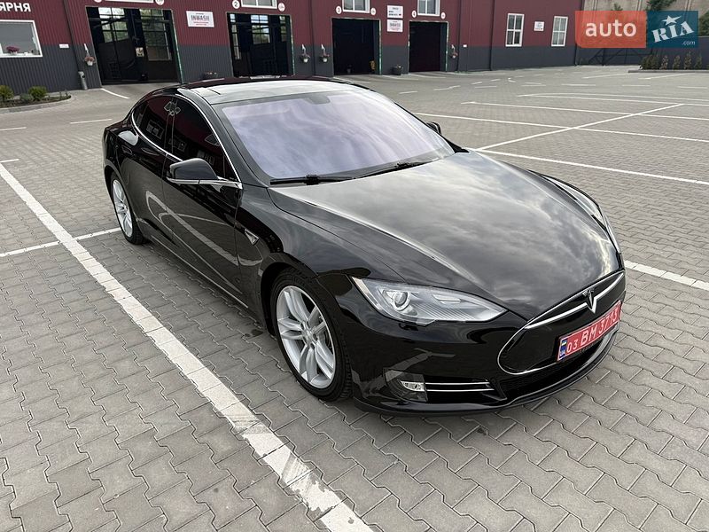 Ліфтбек Tesla Model S 2013 в Дубні
