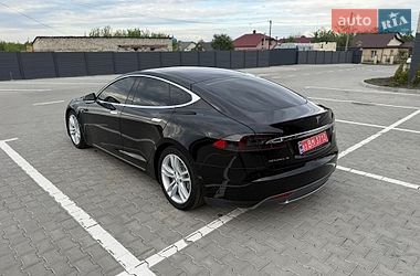 Ліфтбек Tesla Model S 2013 в Дубні