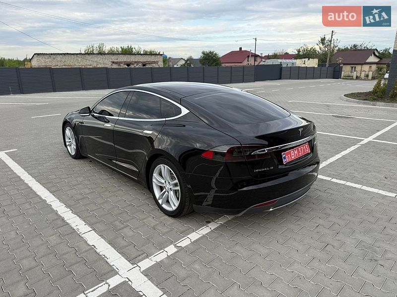 Ліфтбек Tesla Model S 2013 в Дубні