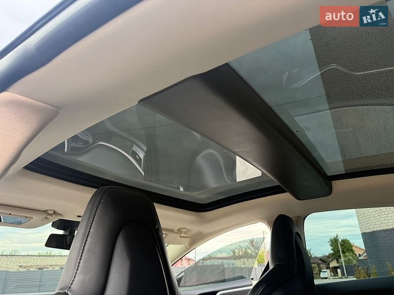 Ліфтбек Tesla Model S 2013 в Дубні