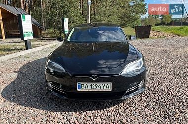 Лифтбек Tesla Model S 2017 в Саврани