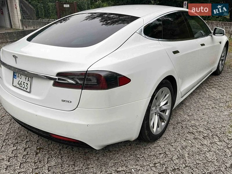 Лифтбек Tesla Model S 2016 в Одессе
