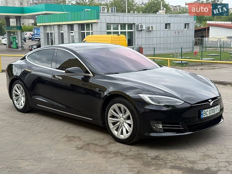 Ліфтбек Tesla Model S 2018 в Львові