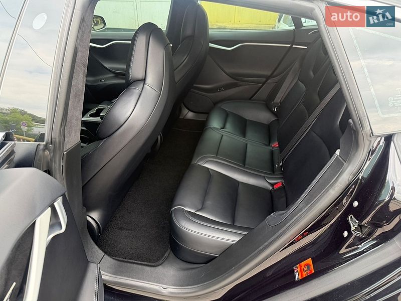 Ліфтбек Tesla Model S 2018 в Львові