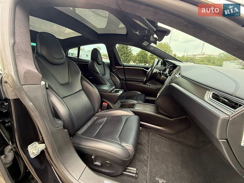 Ліфтбек Tesla Model S 2018 в Львові