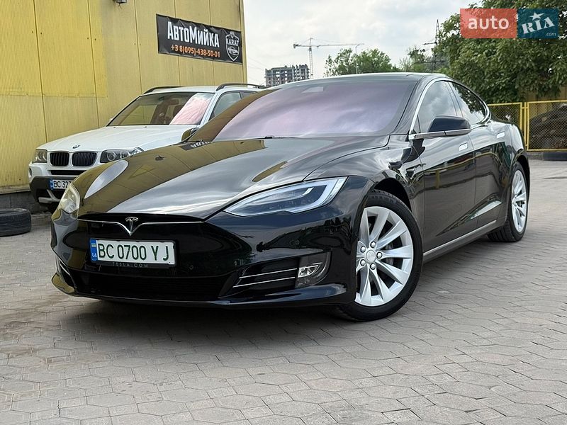 Ліфтбек Tesla Model S 2018 в Львові
