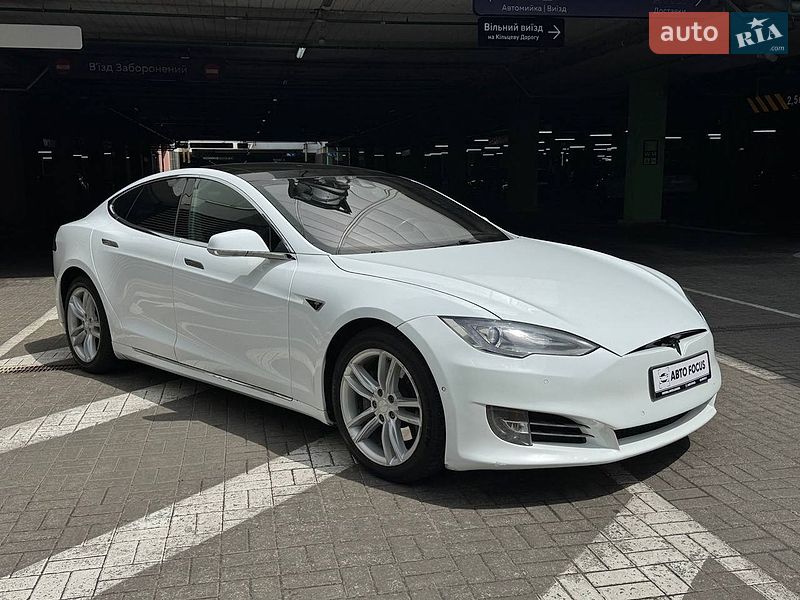 Tesla Model S 2015