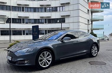 Лифтбек Tesla Model S 2014 в Черноморске
