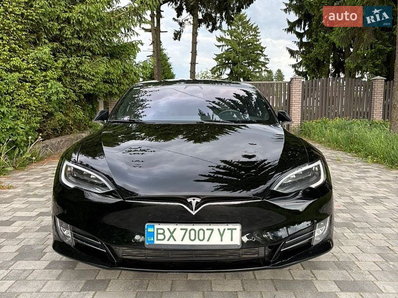 Лифтбек Tesla Model S 2018 в Староконстантинове