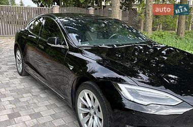 Лифтбек Tesla Model S 2018 в Староконстантинове