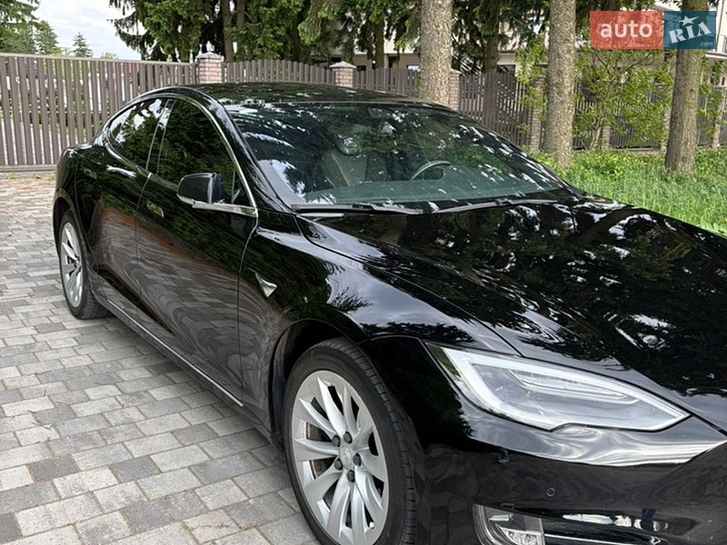 Лифтбек Tesla Model S 2018 в Староконстантинове