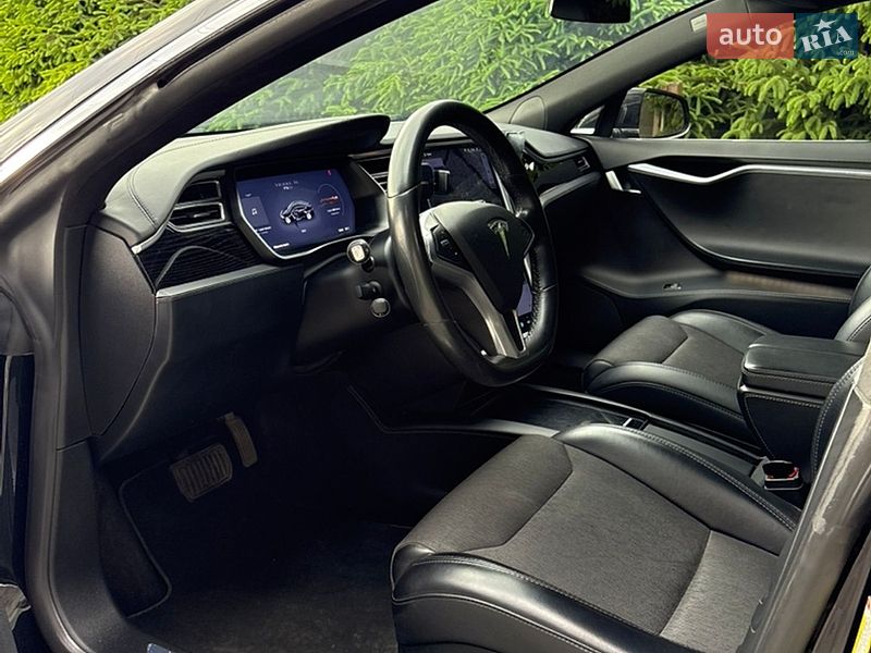 Лифтбек Tesla Model S 2018 в Староконстантинове