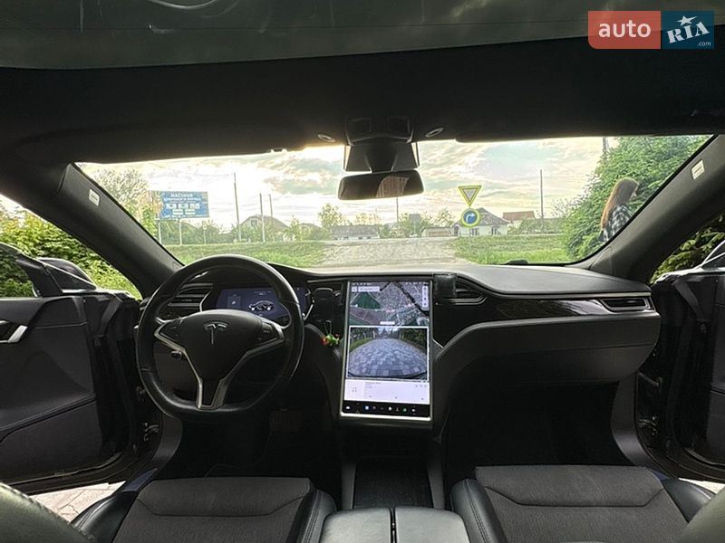 Лифтбек Tesla Model S 2018 в Староконстантинове