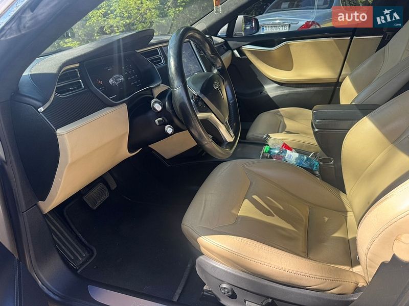 Лифтбек Tesla Model S 2015 в Киеве