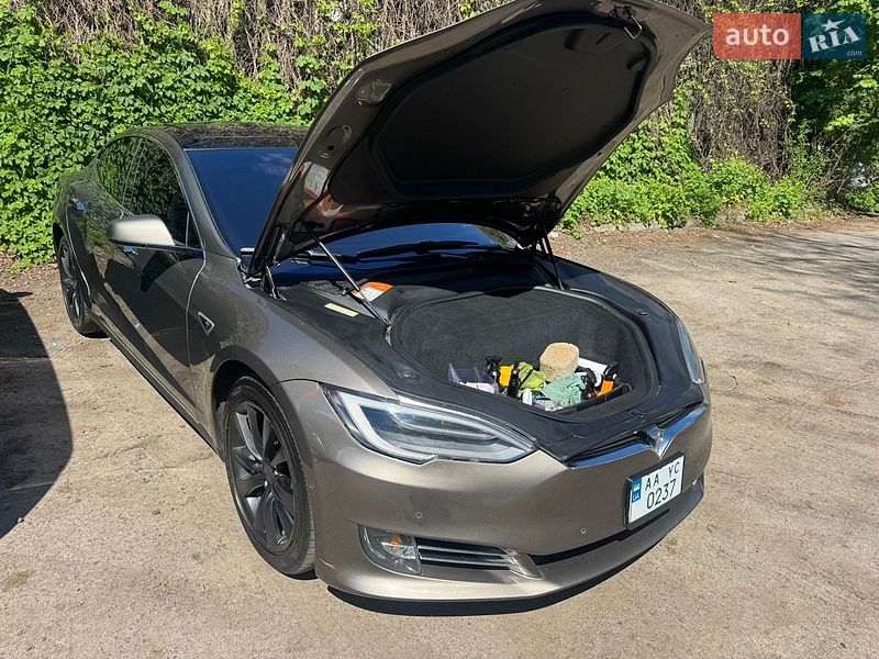 Лифтбек Tesla Model S 2015 в Киеве