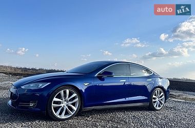 Ліфтбек Tesla Model S 2015 в Києві