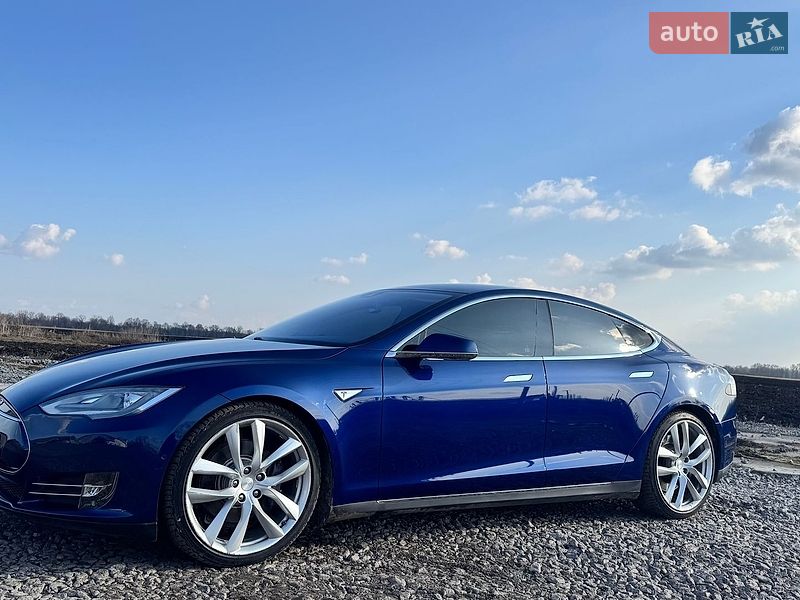 Ліфтбек Tesla Model S 2015 в Києві
