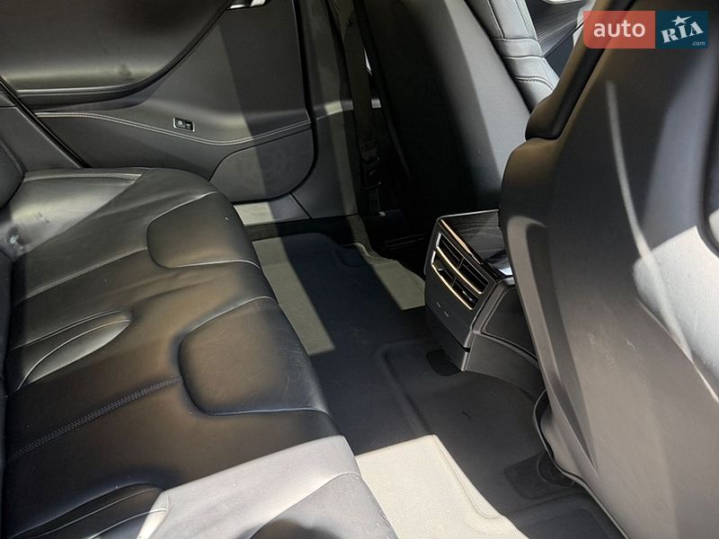 Ліфтбек Tesla Model S 2016 в Тячеві