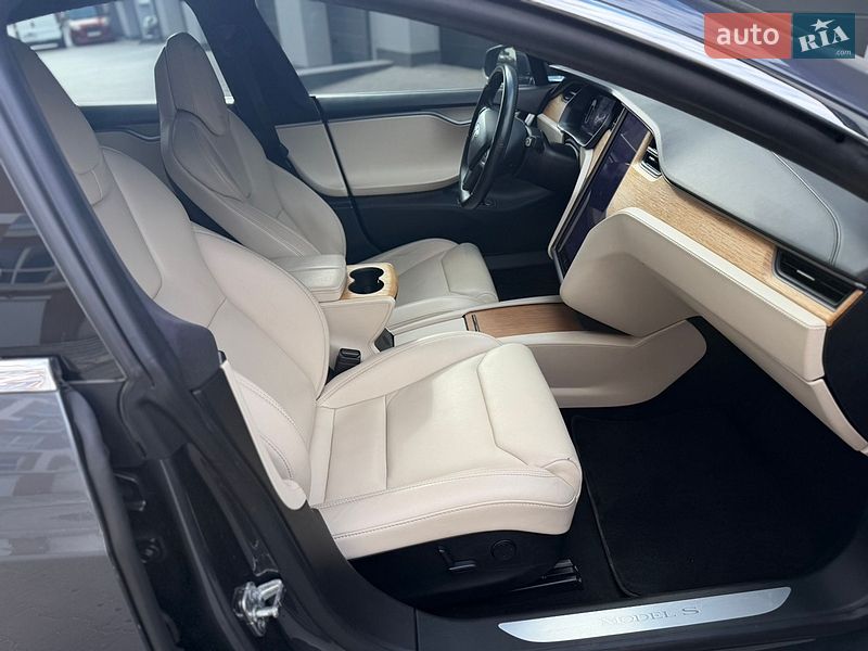 Лифтбек Tesla Model S 2019 в Тернополе