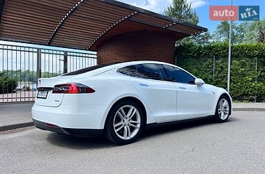 Ліфтбек Tesla Model S 2015 в Києві