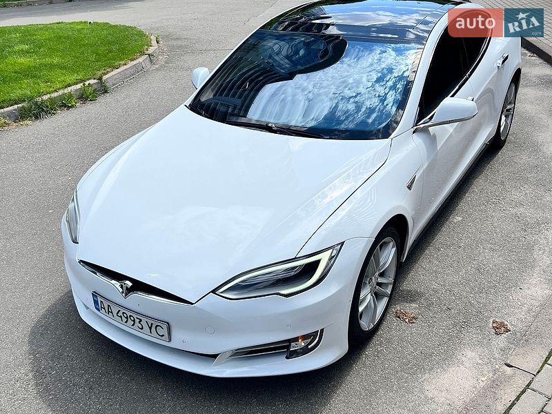 Ліфтбек Tesla Model S 2015 в Києві