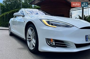 Ліфтбек Tesla Model S 2015 в Києві