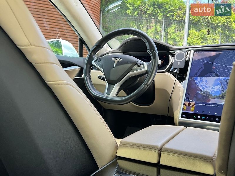 Ліфтбек Tesla Model S 2015 в Києві