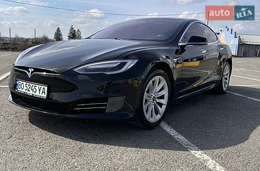 Лифтбек Tesla Model S 2017 в Черновцах