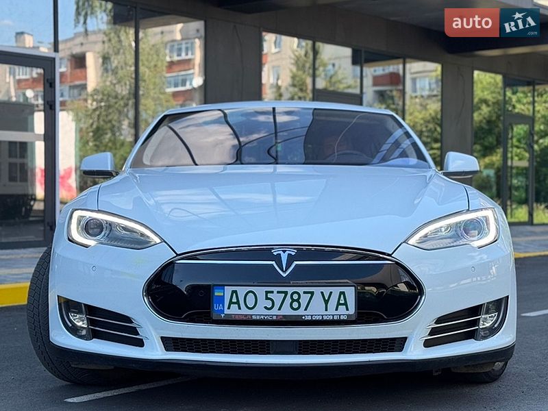 Ліфтбек Tesla Model S 2015 в Мукачевому